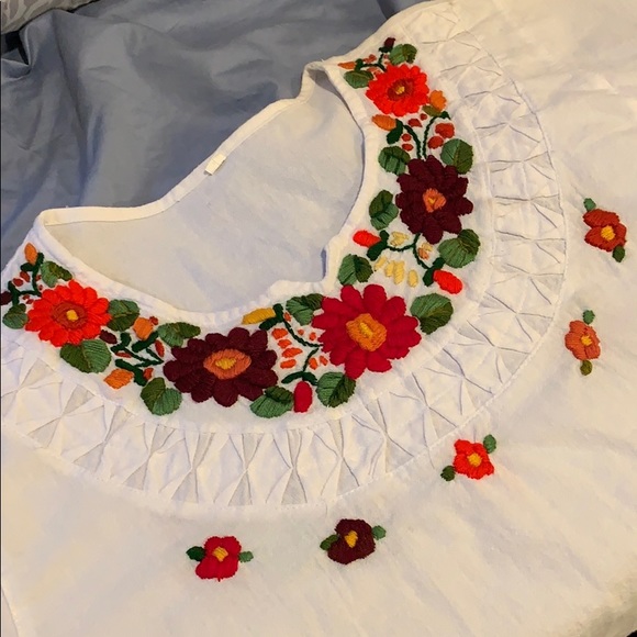 Embroidered tee - Picture 7 of 7